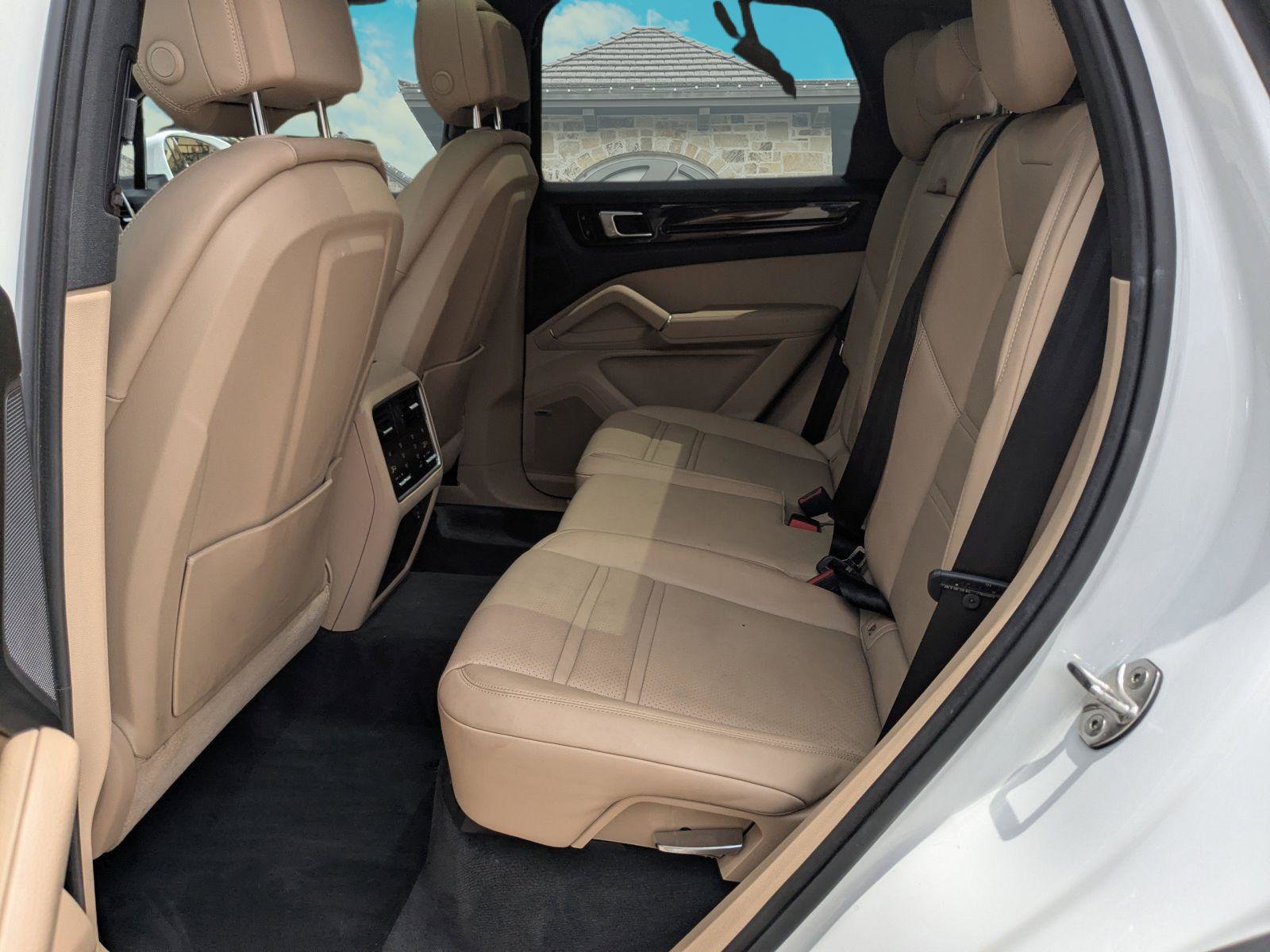 Used 2020 Porsche Cayenne AWD/4WD image 19