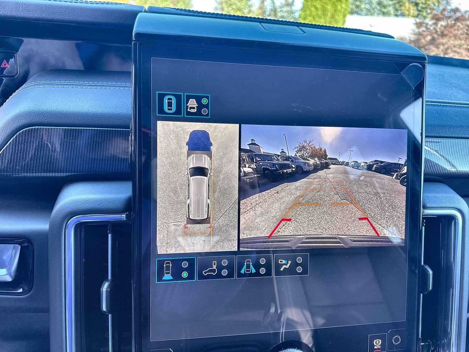 New 2026 GMC Yukon XL Elevation w/ Technology Package AWD/4WD image 16
