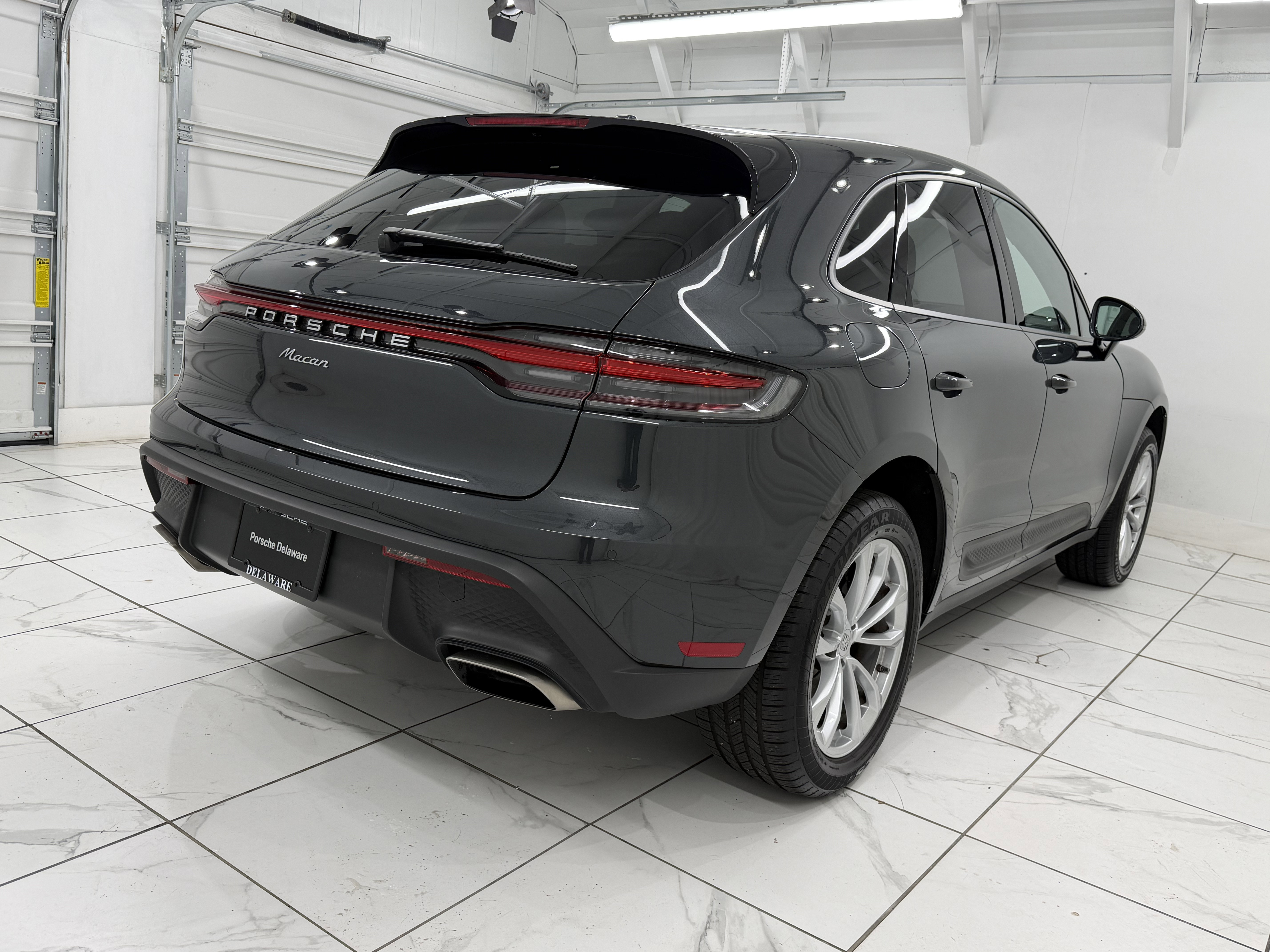 Certified 2025 Porsche Macan image 12