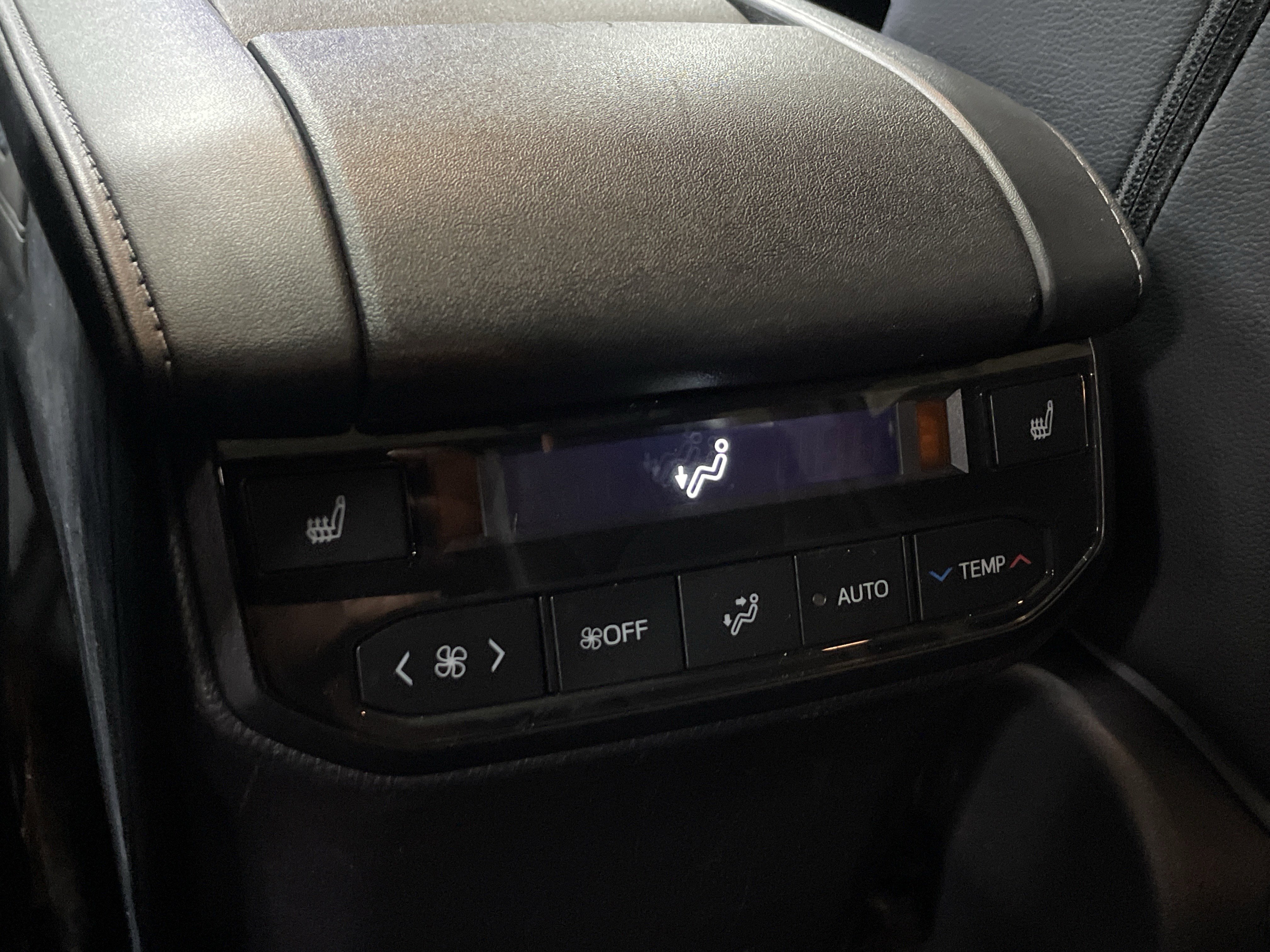 Used 2023 Toyota Highlander Platinum FWD image 29