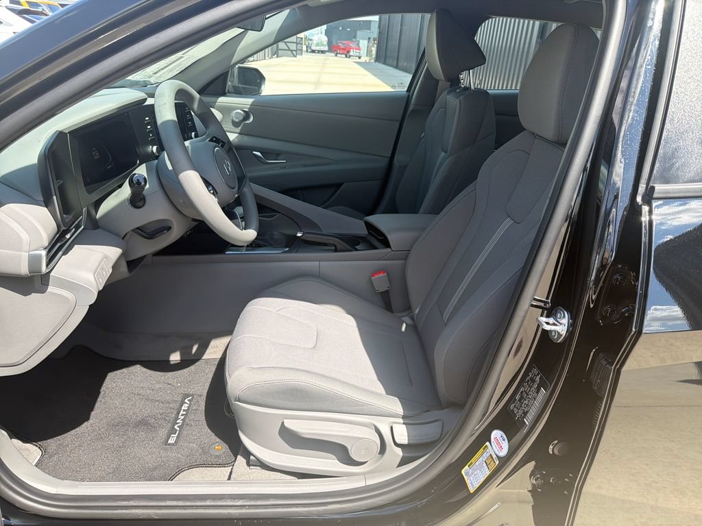 New 2026 Hyundai Elantra SE FWD image 15