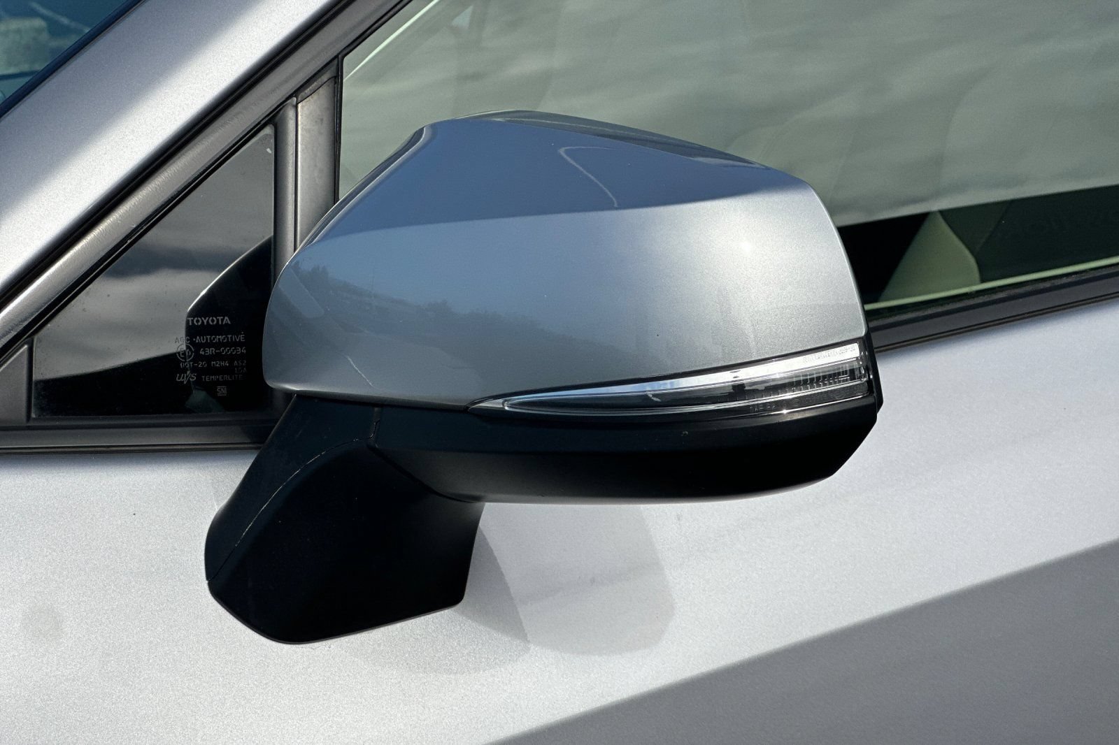 Used 2020 Toyota RAV4 XLE Premium FWD image 51