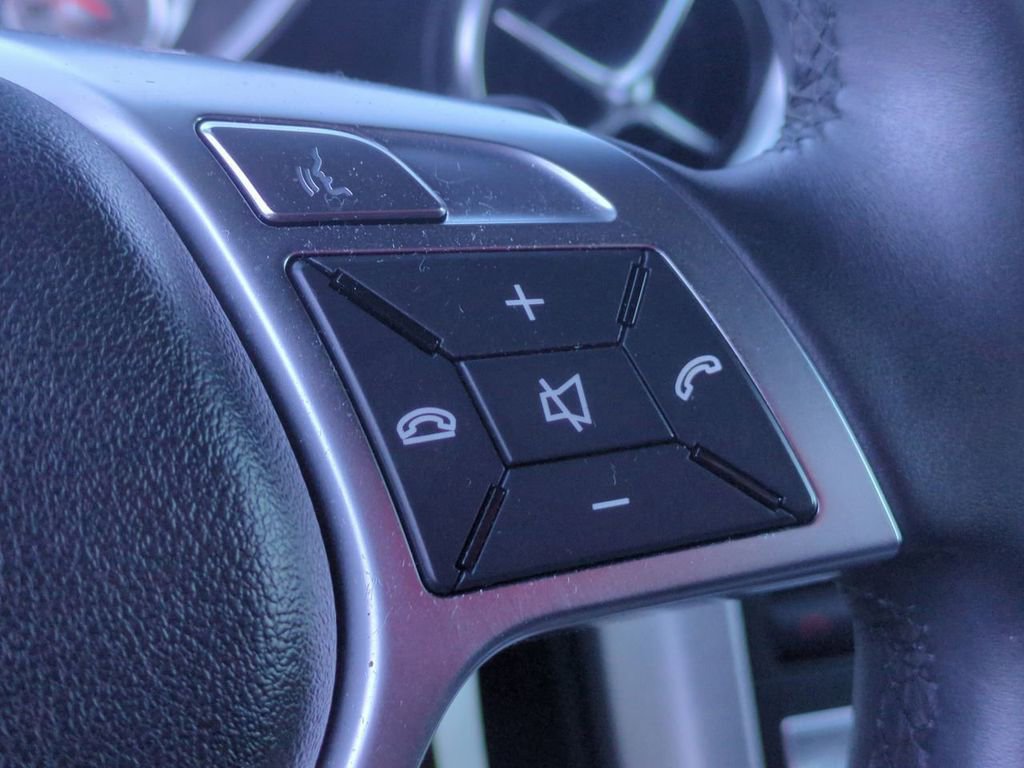 Used 2013 Mercedes-Benz SLK 250 image 15