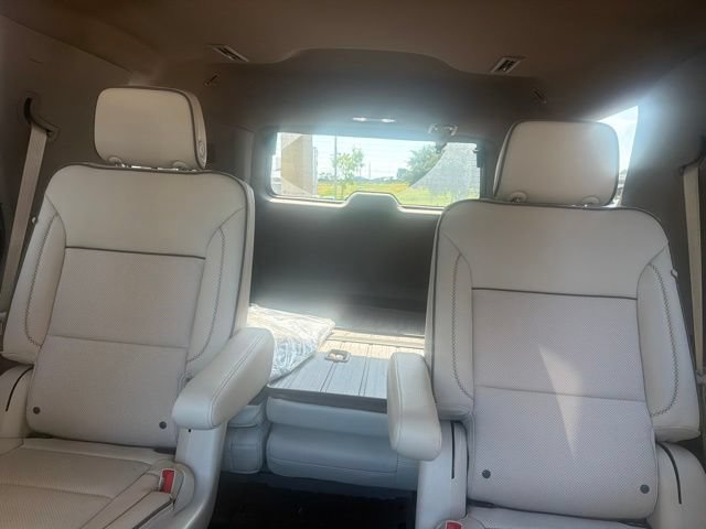 Used 2026 GMC Yukon Denali w/ Denali Reserve Package AWD/4WD image 9