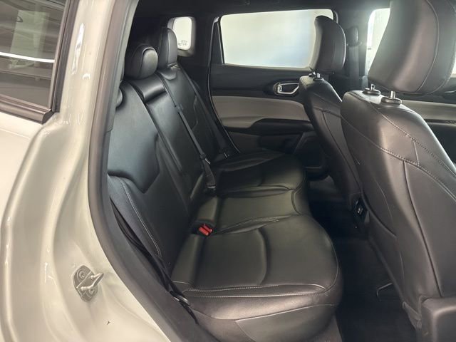 Used 2025 Jeep Compass Limited image 27