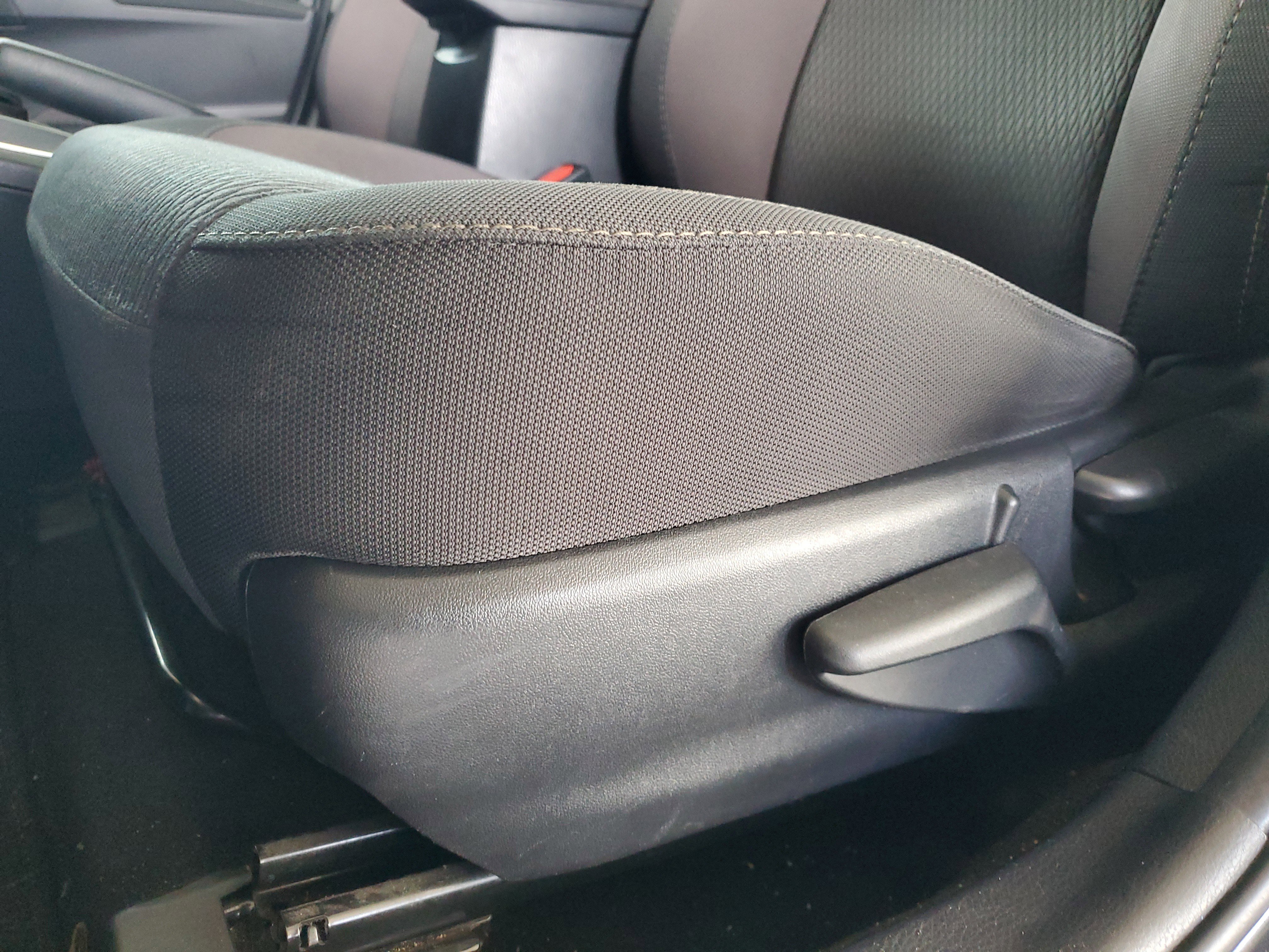 Used 2018 Toyota Corolla LE FWD image 19
