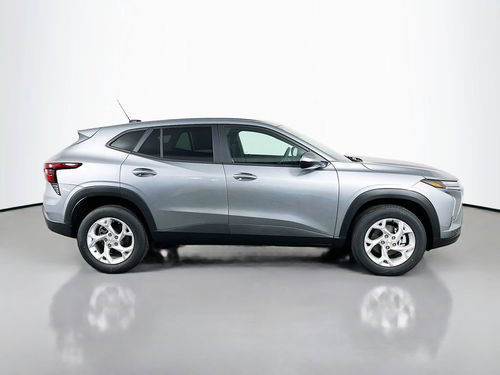 New 2026 Chevrolet Trax LS w/ LS Convenience Package FWD image 4