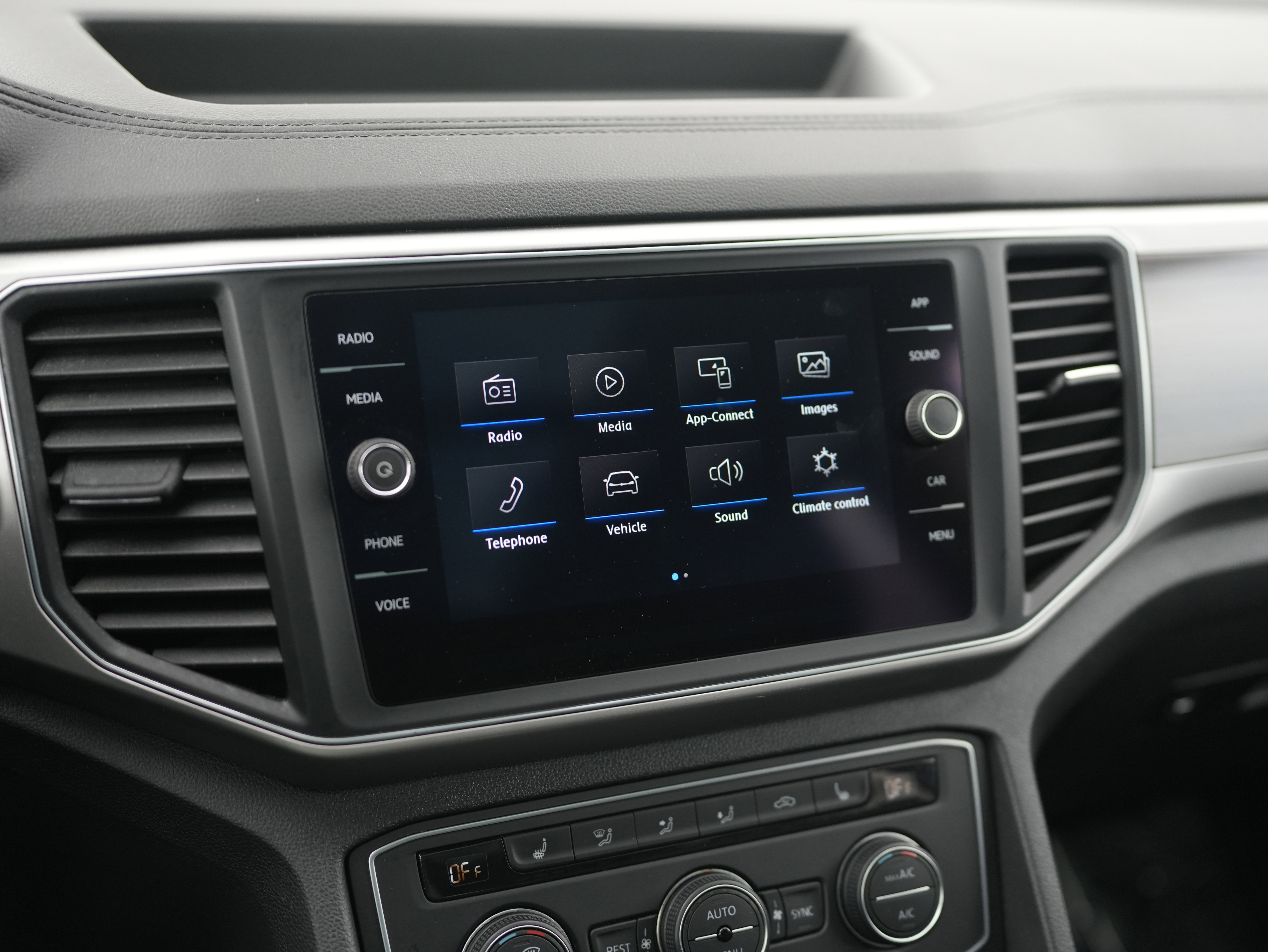 Used 2019 Volkswagen Atlas SE image 16