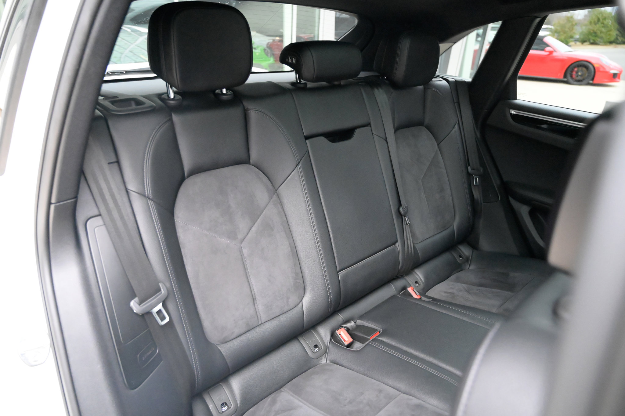 Used 2018 Porsche Macan AWD/4WD image 49