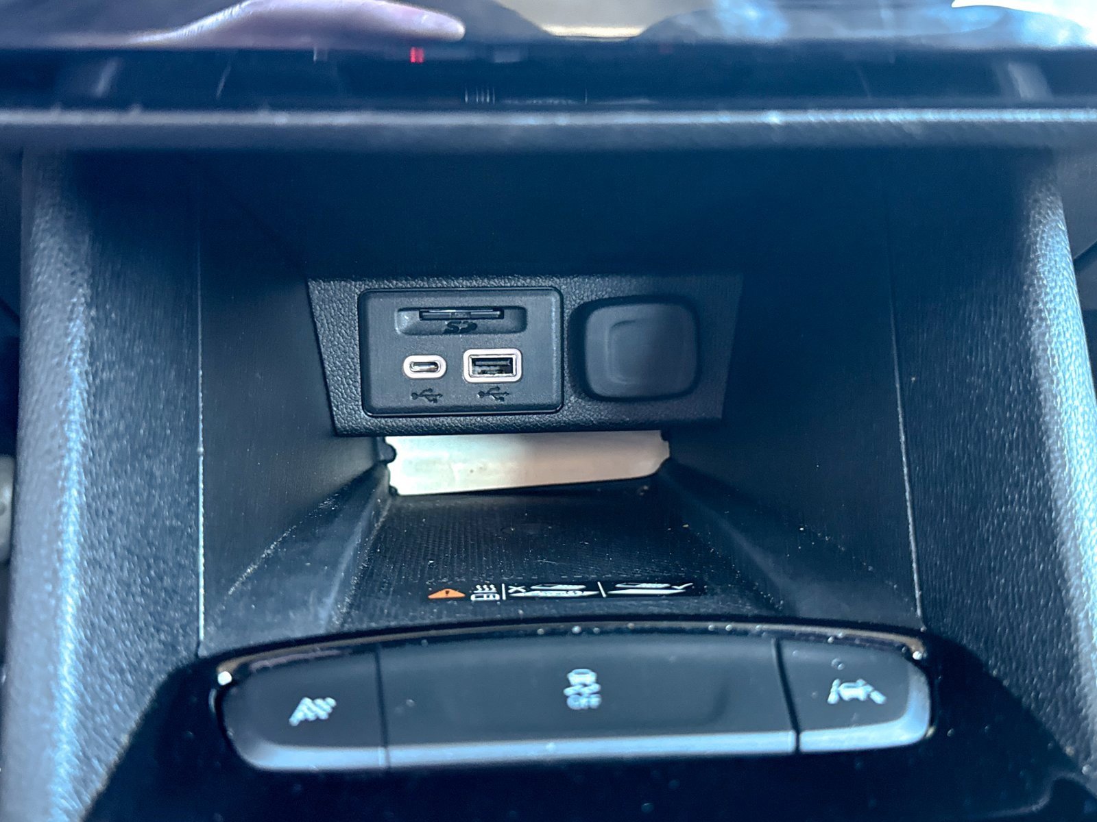 Used 2022 Chevrolet Bolt EUV Premier w/ Launch Edition image 36