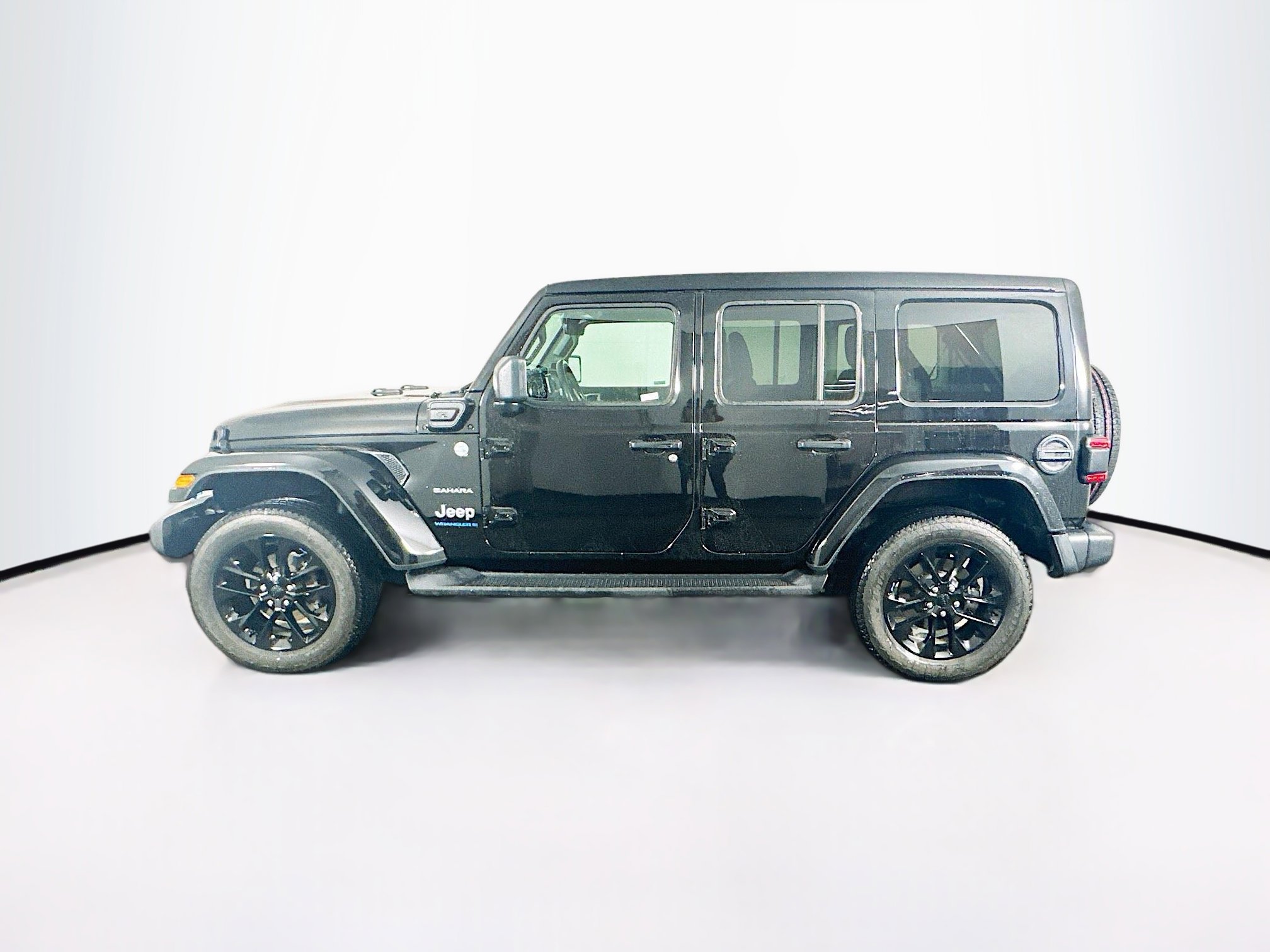 Used 2023 Jeep Wrangler Unlimited Sahara w/ Cold Weather Group AWD/4WD image 4