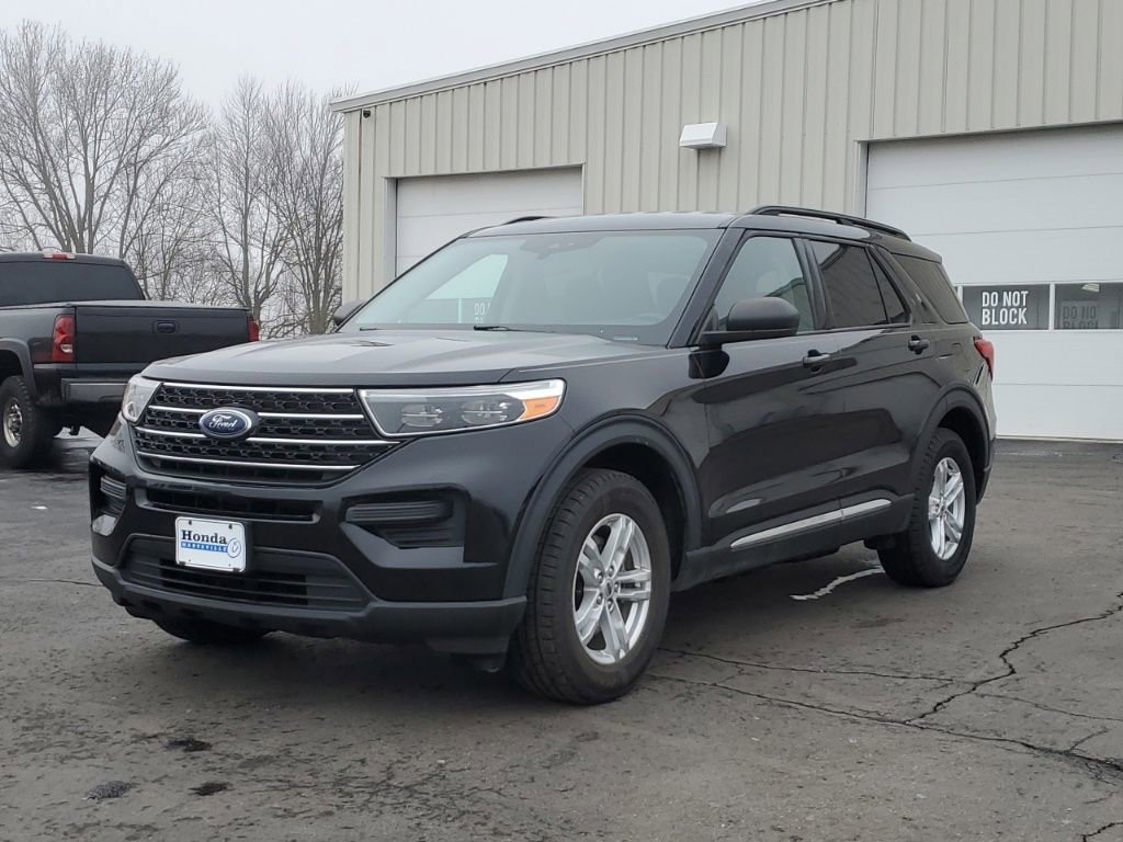 Used 2020 Ford Explorer XLT w/ Comfort Package image 2