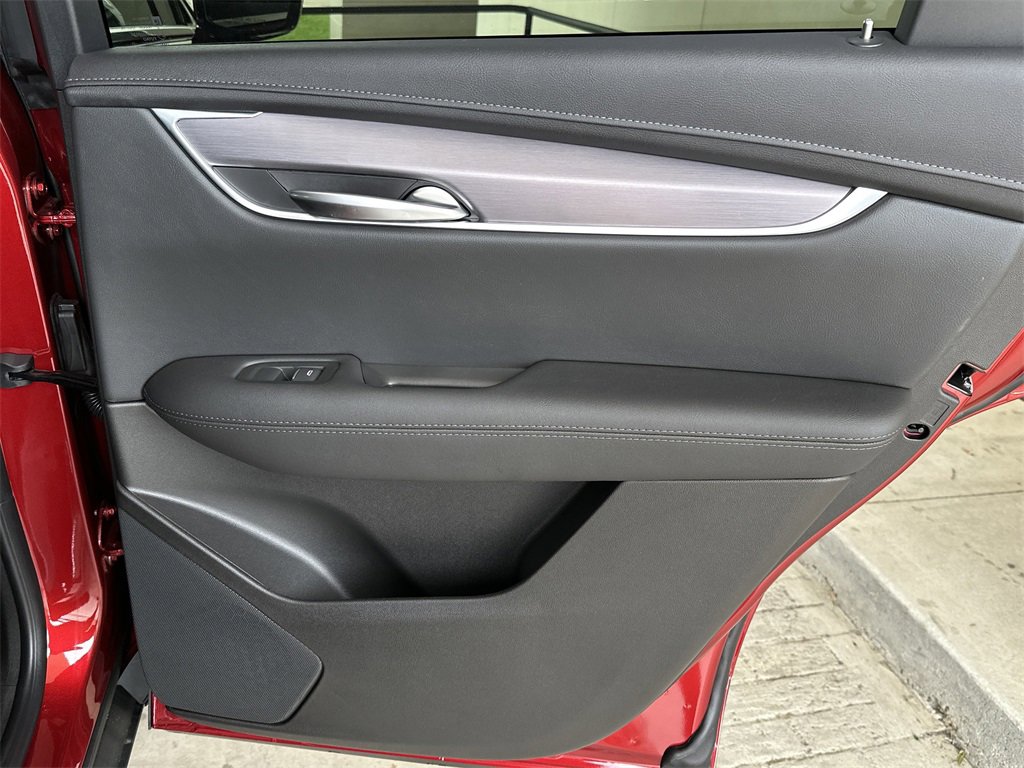 New 2025 Cadillac XT5 Luxury image 31