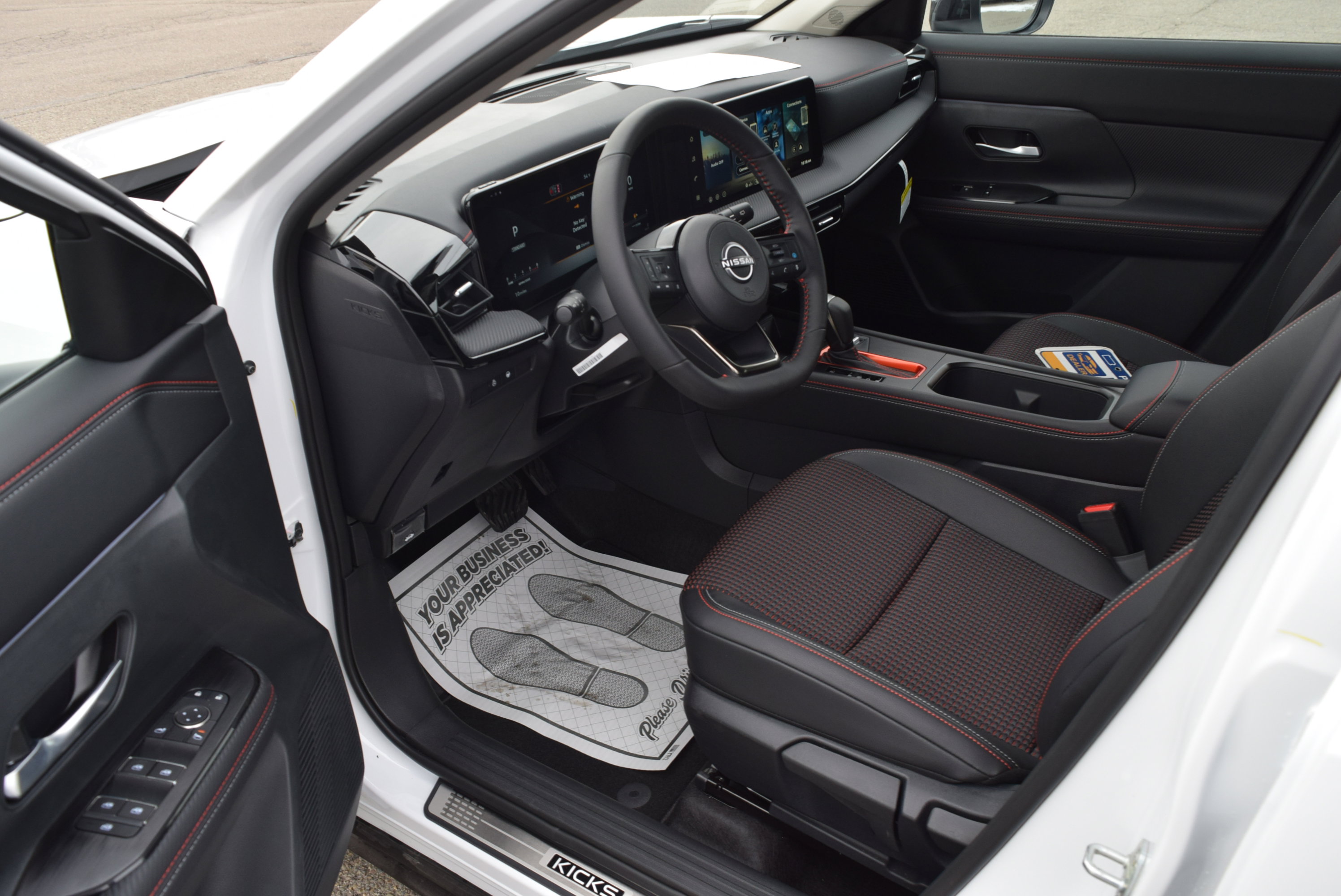 Used 2026 Nissan Kicks SR w/ SR Premium Package image 13