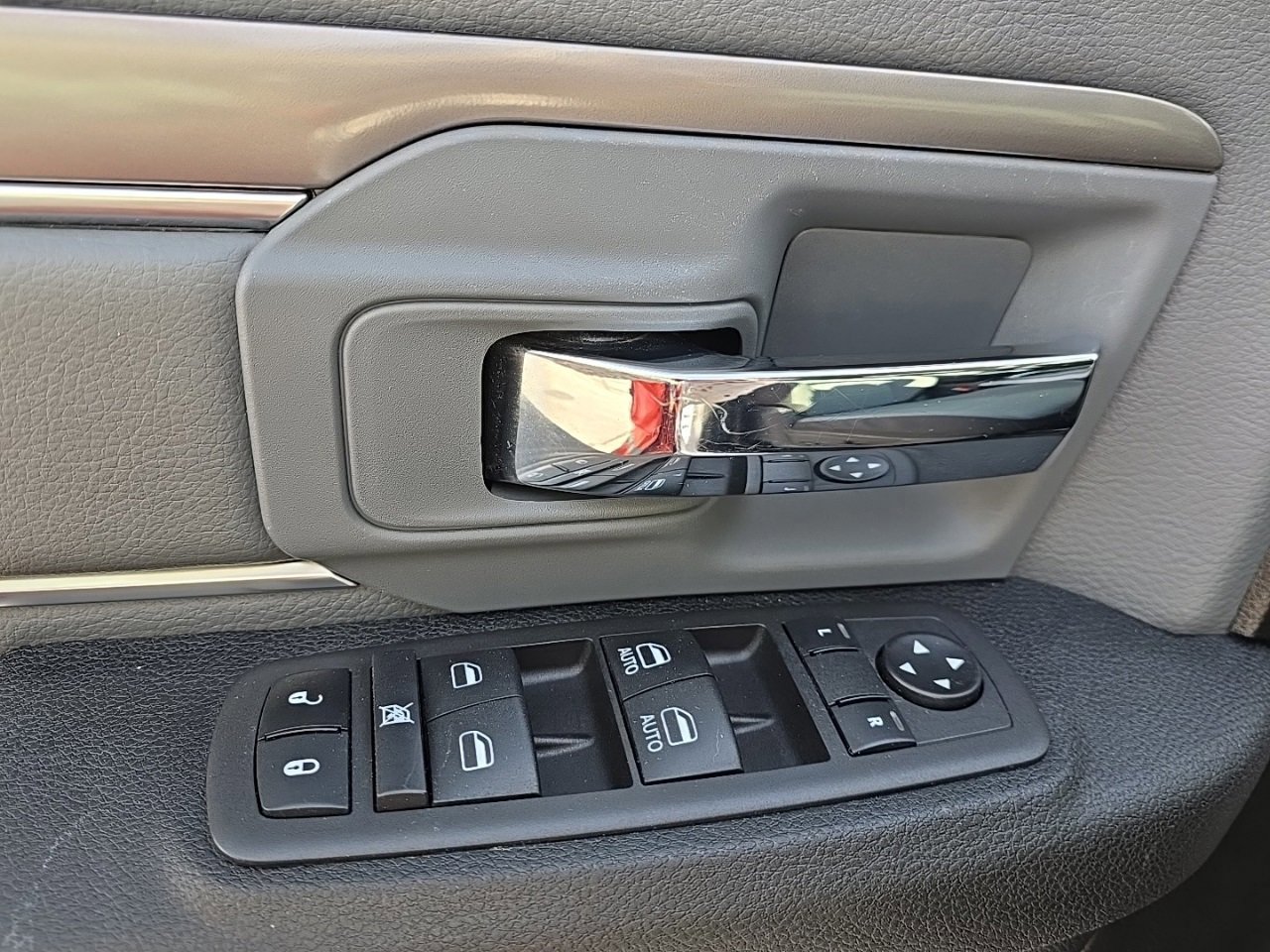 Used 2023 RAM 1500 Classic SLT w/ Trailer & Traction Group image 15