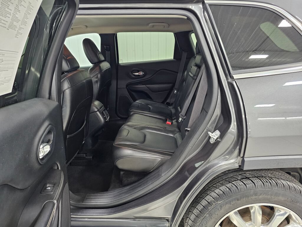 Used 2015 Jeep Cherokee Limited AWD/4WD image 12