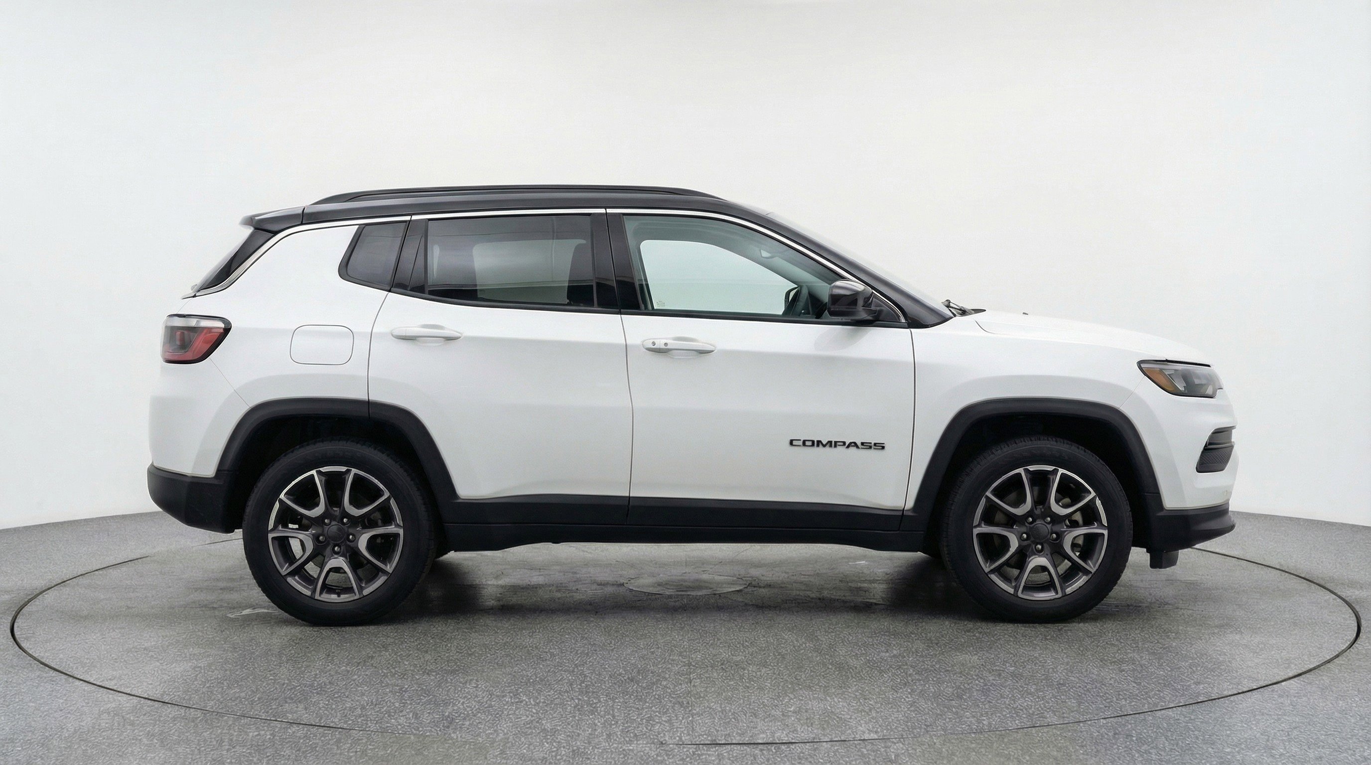 Used 2025 Jeep Compass Trailhawk AWD/4WD image 11