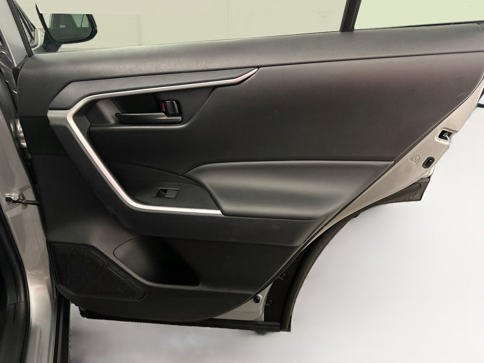 Used 2025 Toyota RAV4 LE AWD/4WD image 30