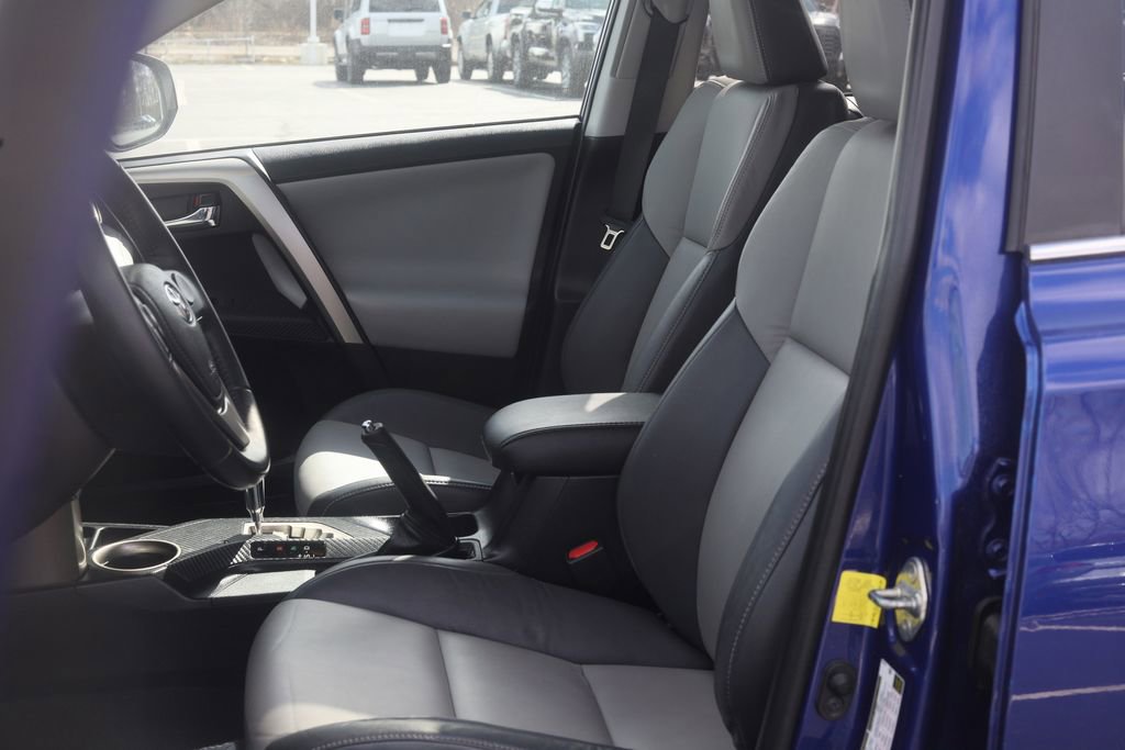 Used 2015 Toyota RAV4 Limited image 33