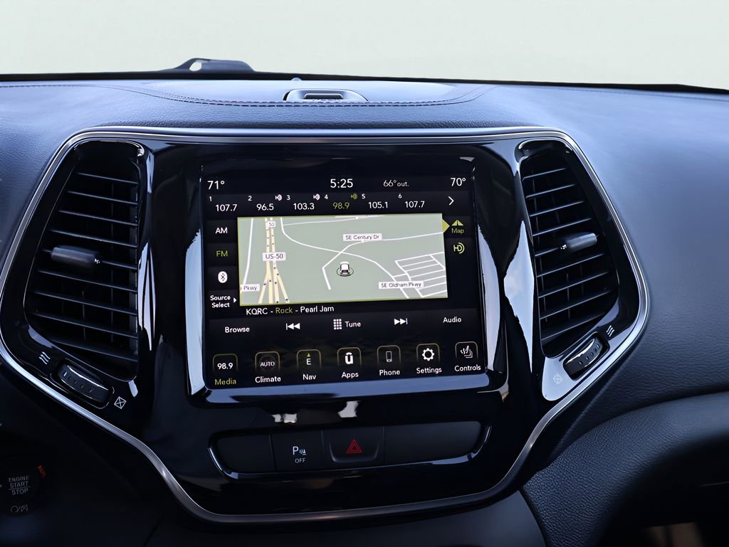 Used 2020 Jeep Cherokee Limited image 24