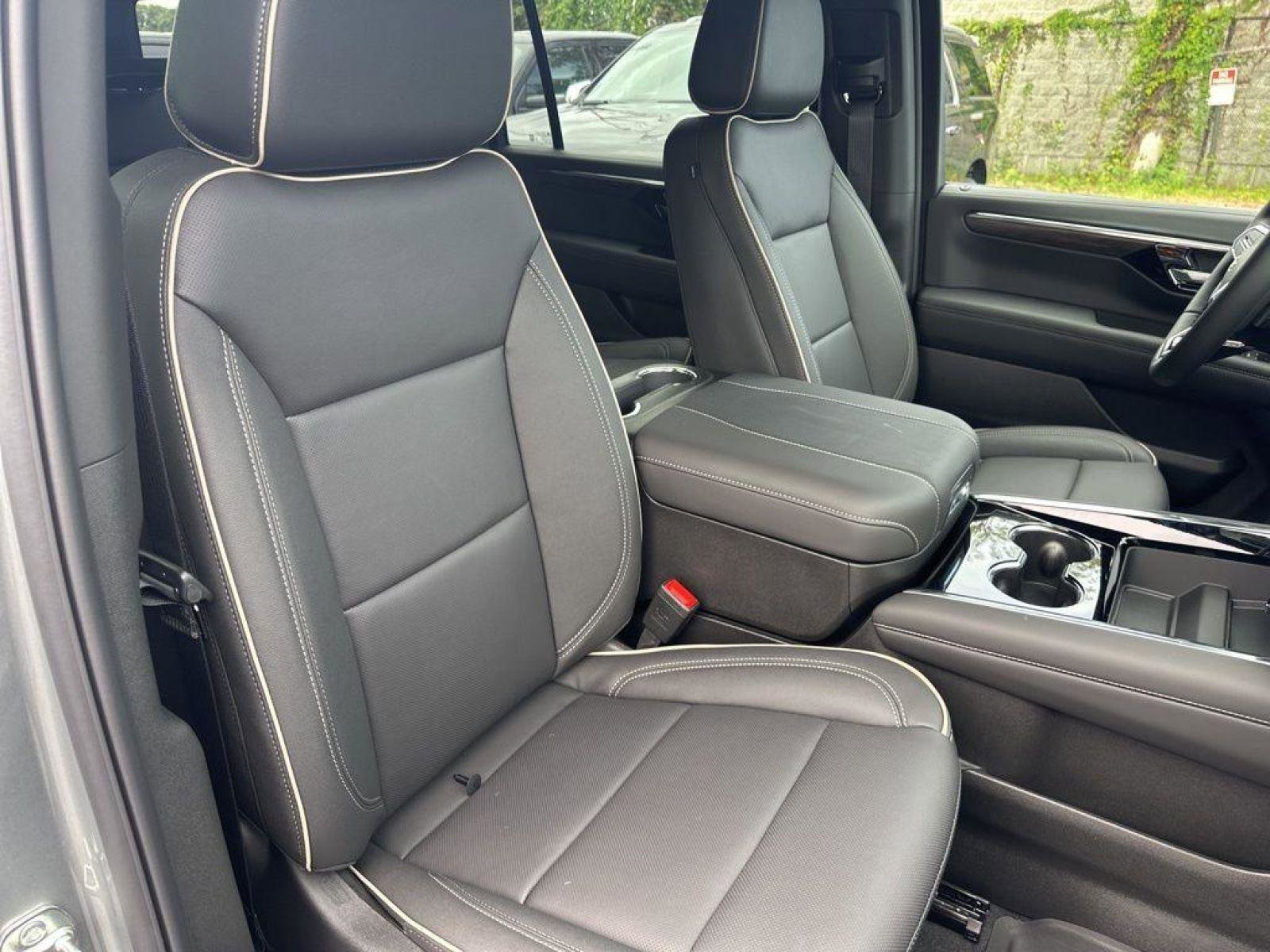 New 2026 Chevrolet Suburban Premier w/ Sun And Tow Package AWD/4WD image 23