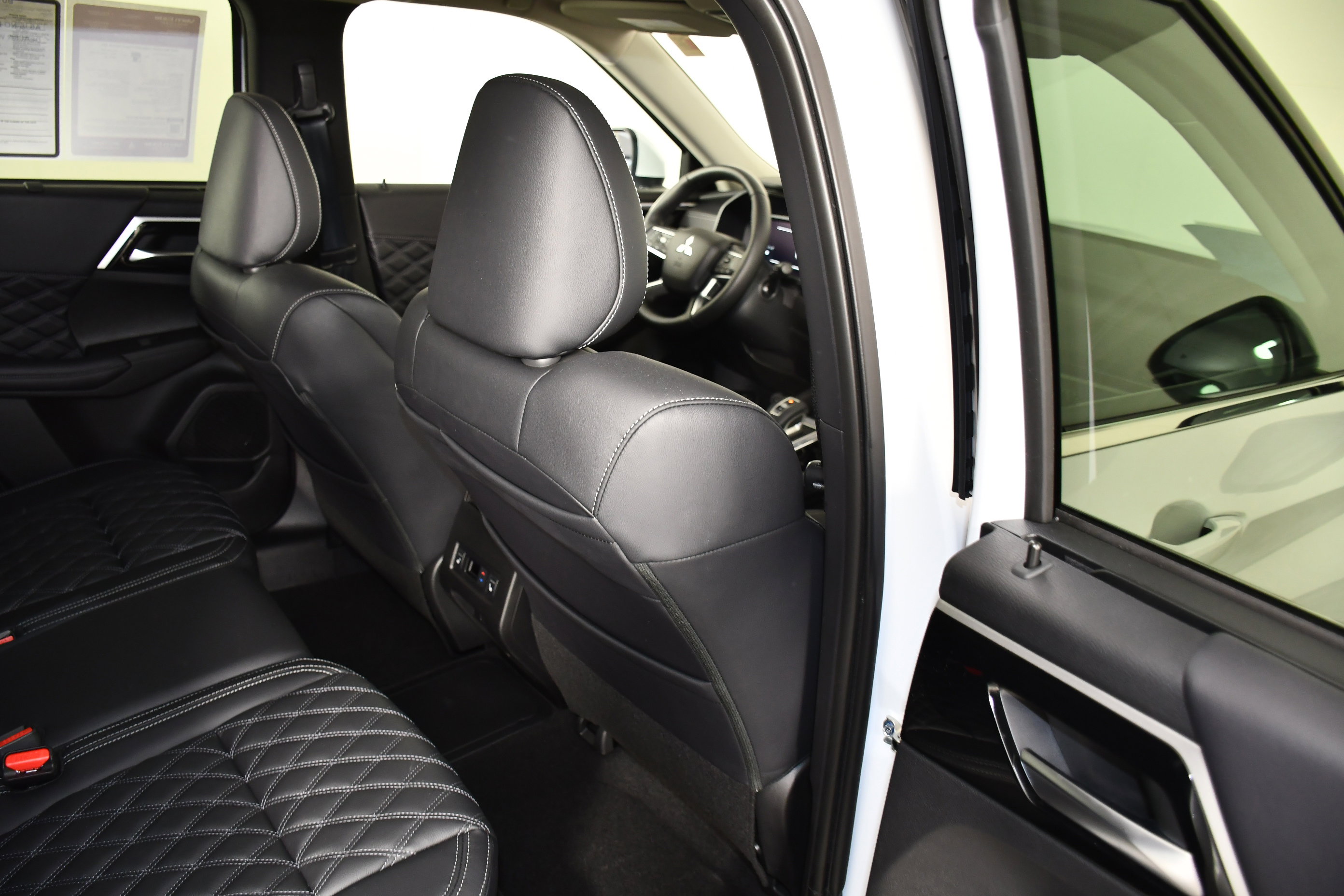 Used 2025 Mitsubishi Outlander SEL image 44