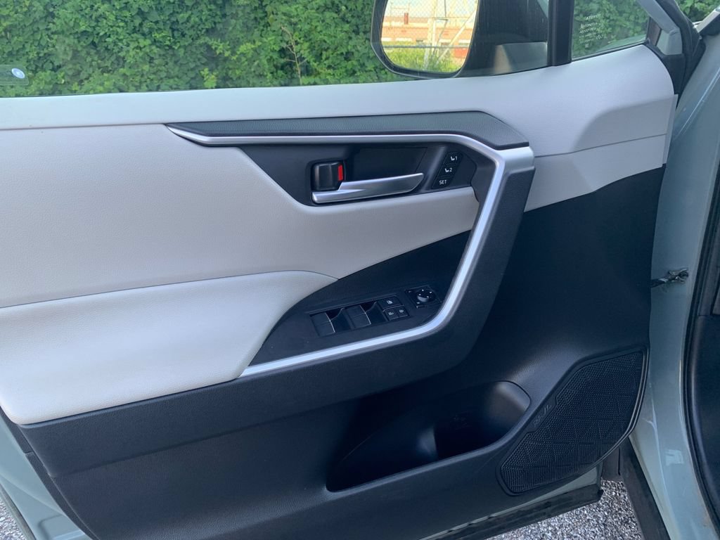 Used 2020 Toyota RAV4 XLE Premium AWD/4WD image 12