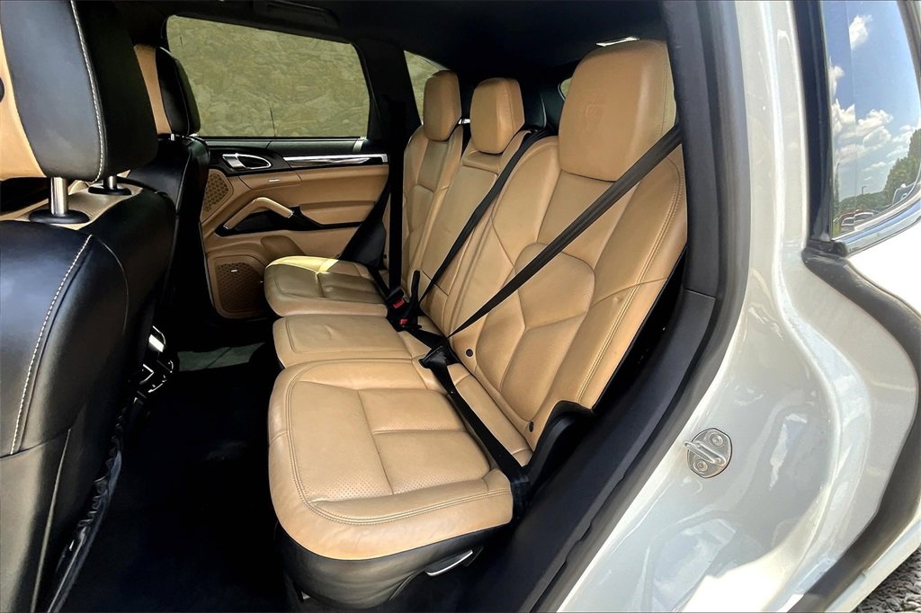 Used 2018 Porsche Cayenne Platinum Edition w/ Premium Package Plus image 24