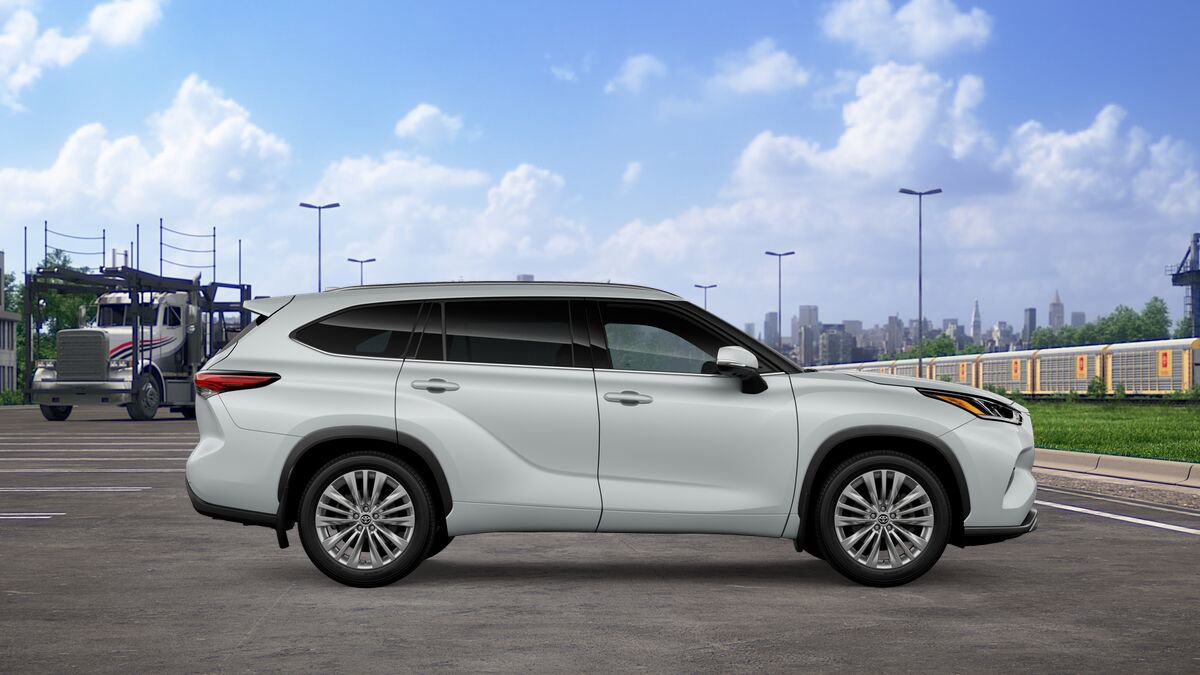 New 2026 Toyota Highlander Platinum image 12