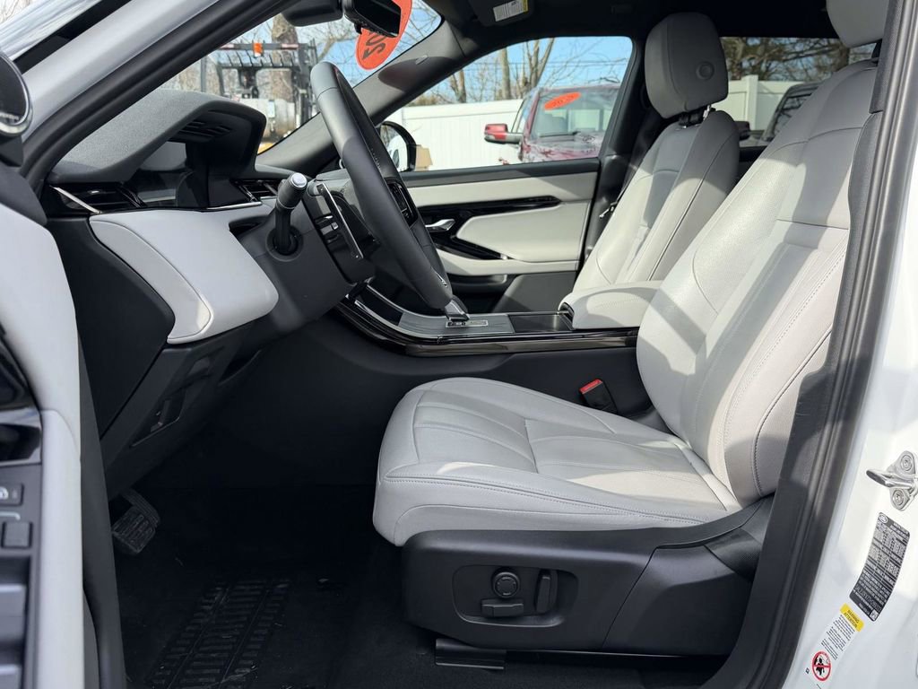 Used 2026 Land Rover Range Rover Evoque S image 11