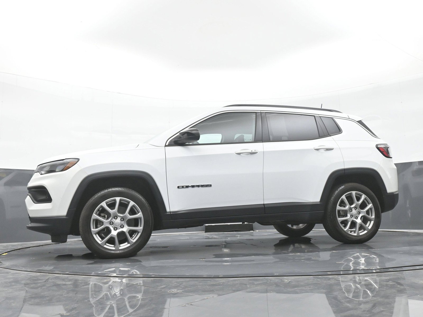 Used 2023 Jeep Compass Latitude AWD/4WD image 44
