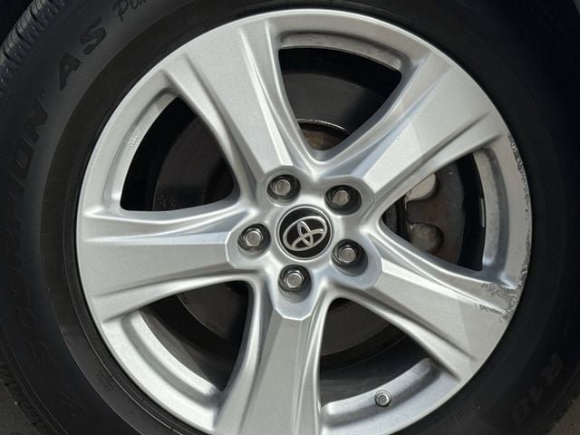 Used 2023 Toyota Highlander LE FWD image 10