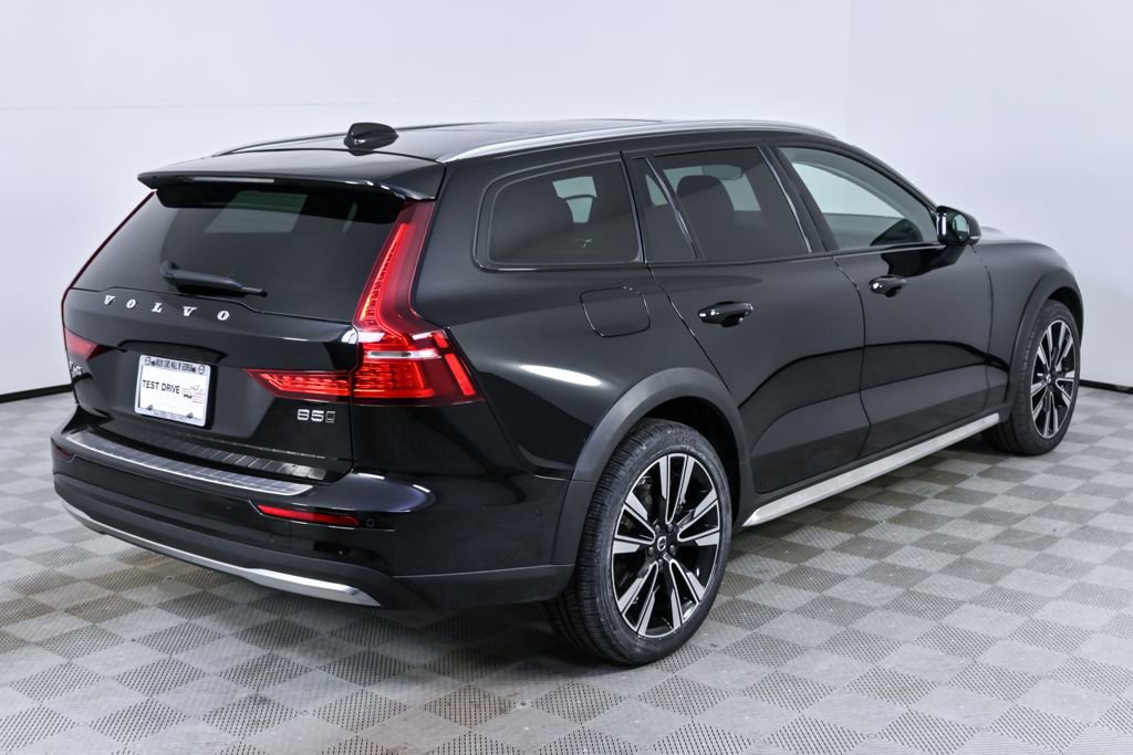 Certified 2024 Volvo V60 B5 Cross Country Ultimate image 30