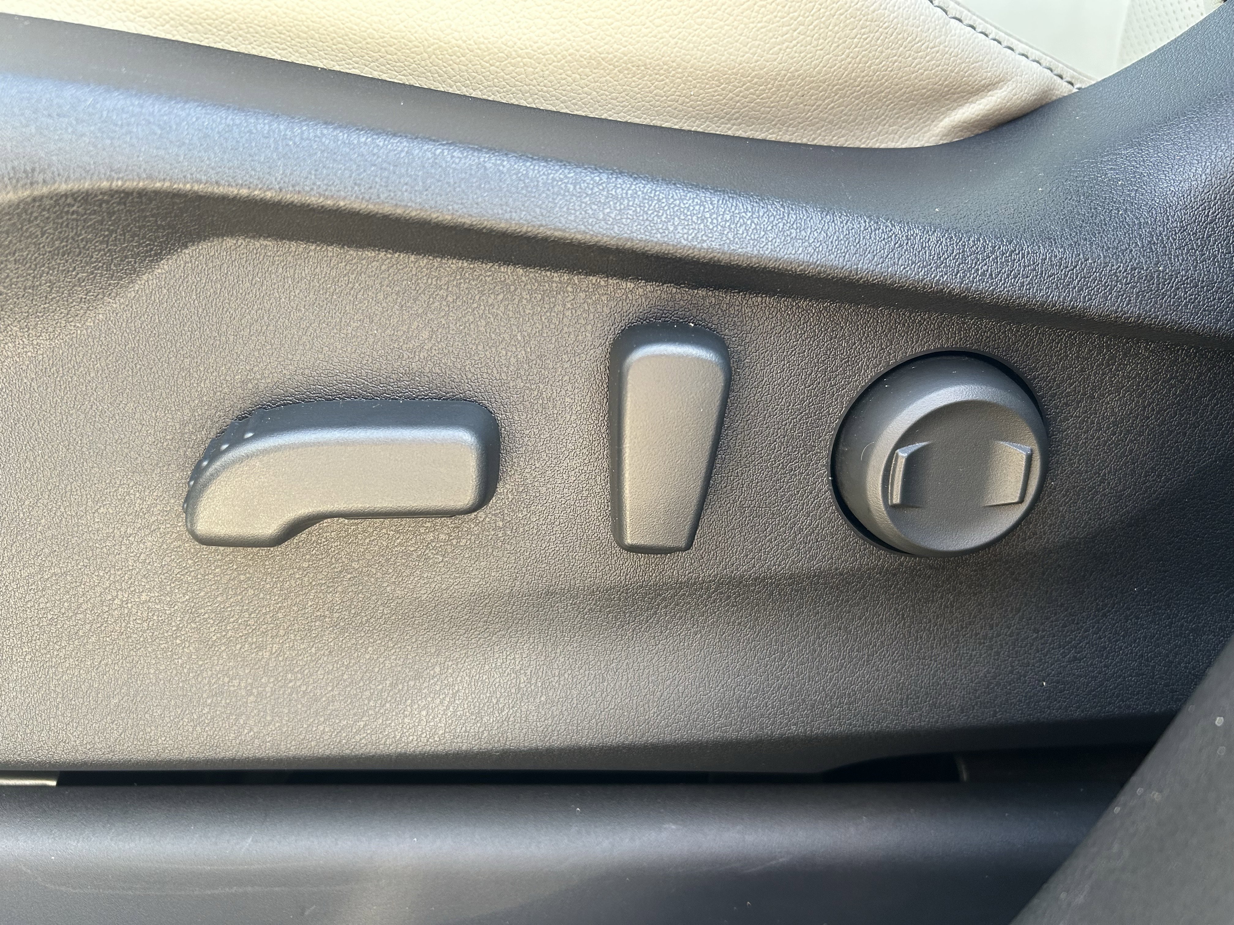 Used 2022 Subaru Ascent Limited w/ Technology Package image 14