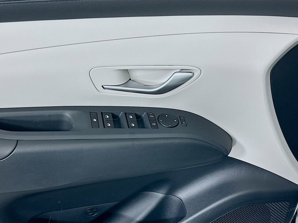 New 2026 Hyundai Tucson SE image 18