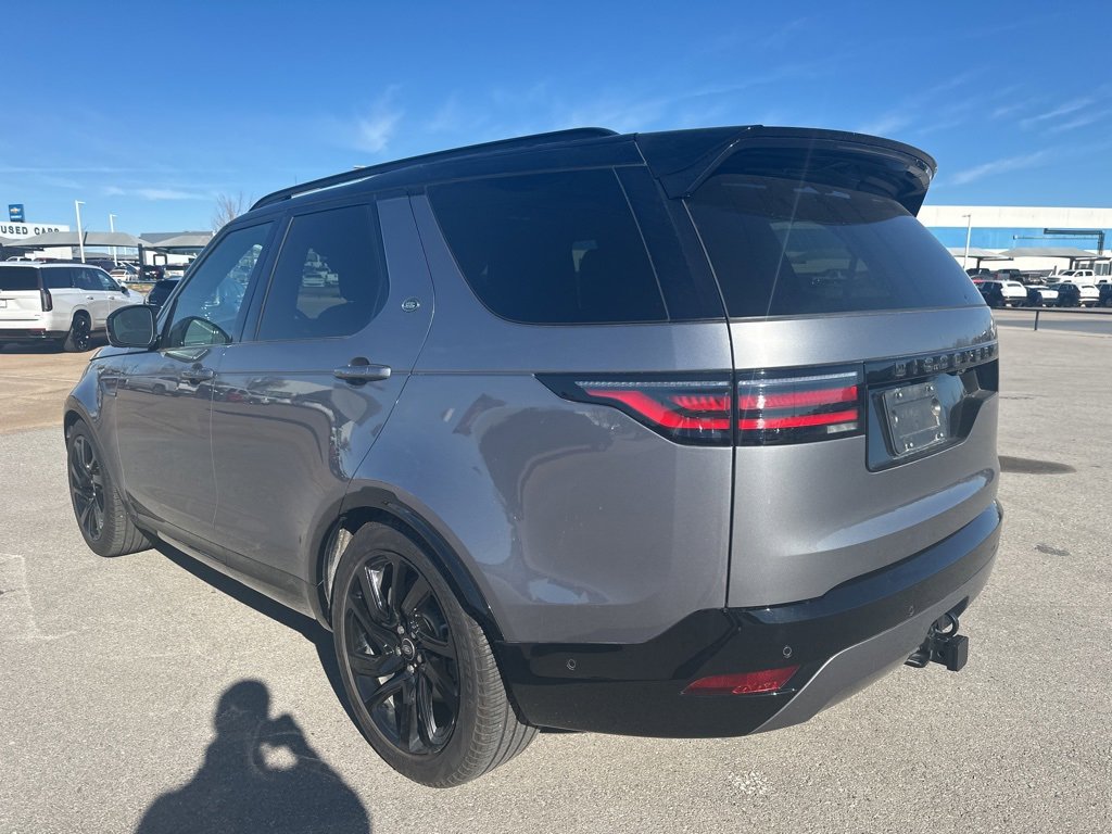 Certified 2025 Land Rover Discovery Dynamic SE image 3