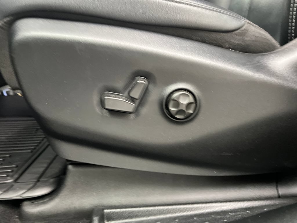 Used 2025 Chrysler Pacifica Select FWD image 13