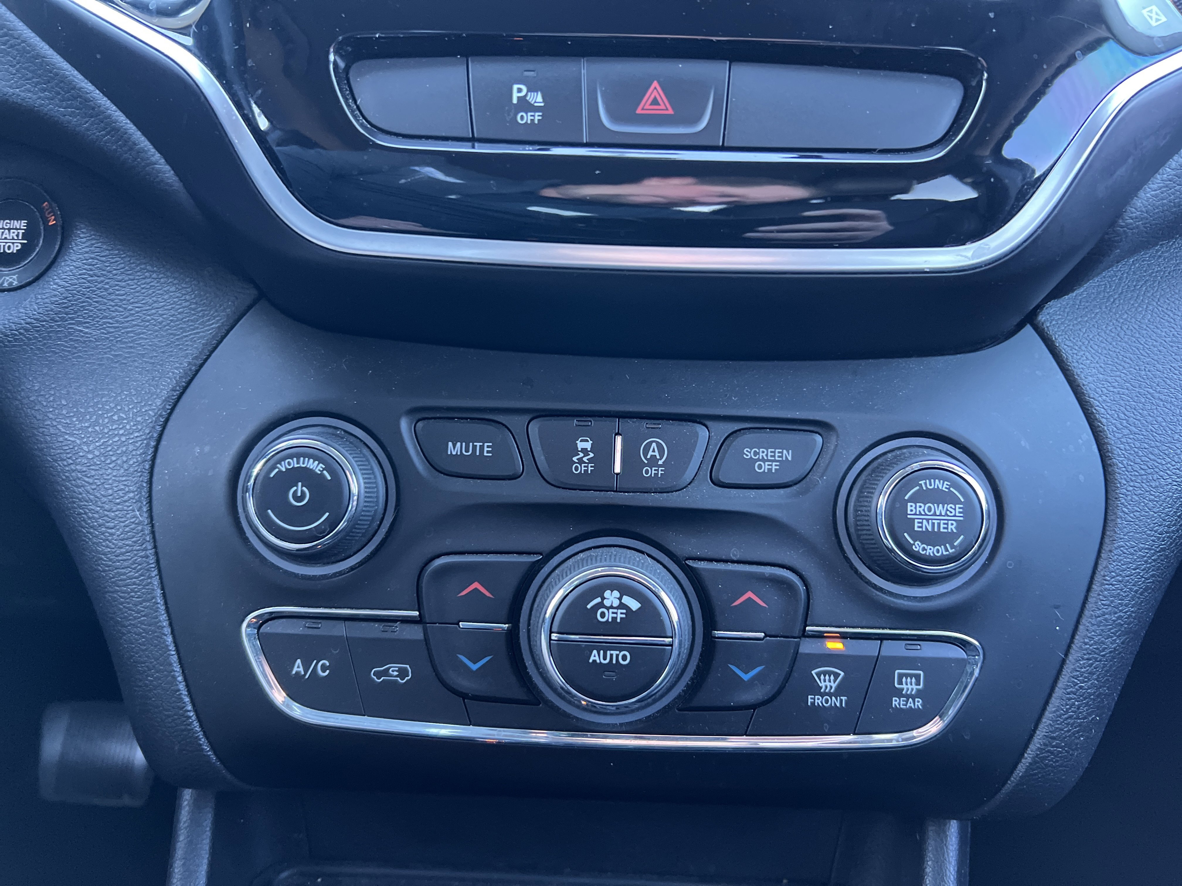 Used 2020 Jeep Cherokee Limited image 6