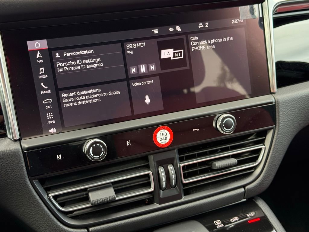 Used 2025 Porsche Macan image 19