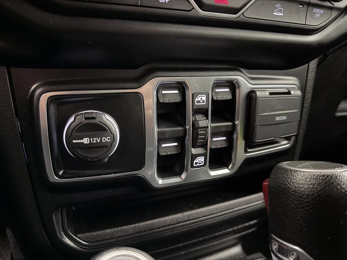 Used 2021 Jeep Gladiator Sport AWD/4WD image 25