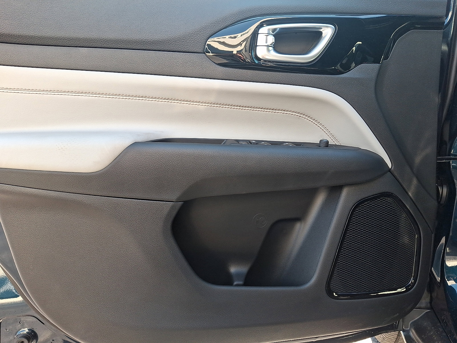 New 2026 Jeep Compass Limited image 8