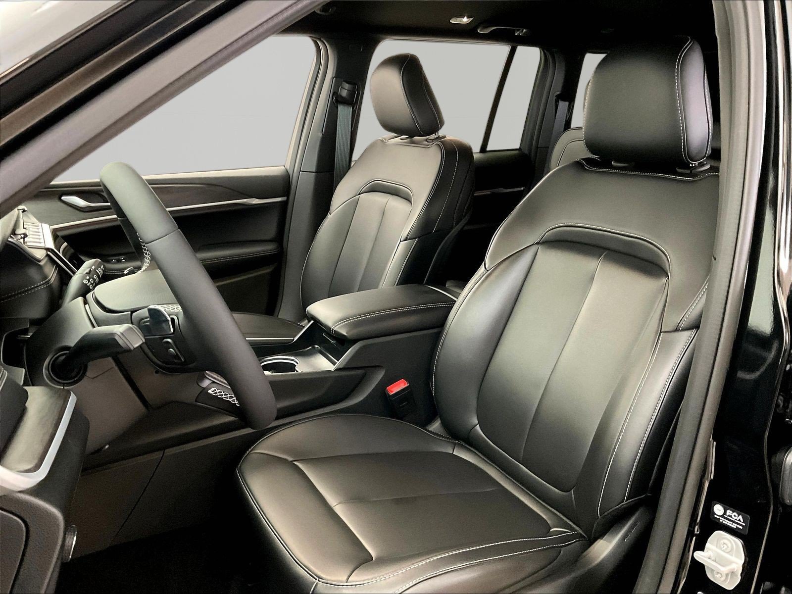 Used 2025 Jeep Grand Cherokee Limited AWD/4WD image 21