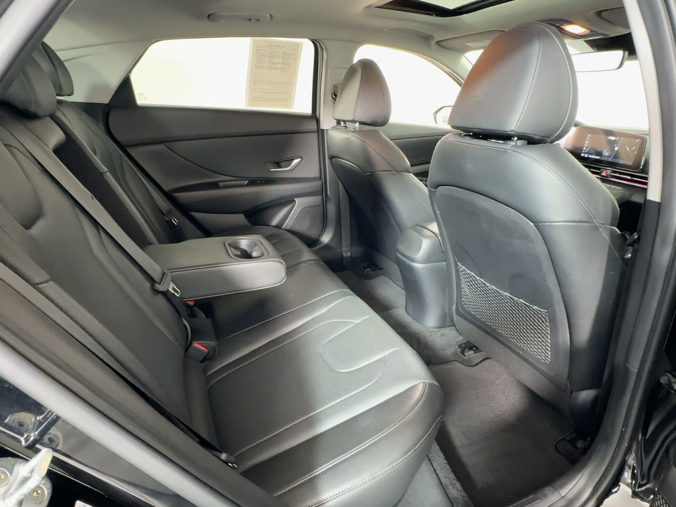 Used 2023 Hyundai Elantra Limited image 30