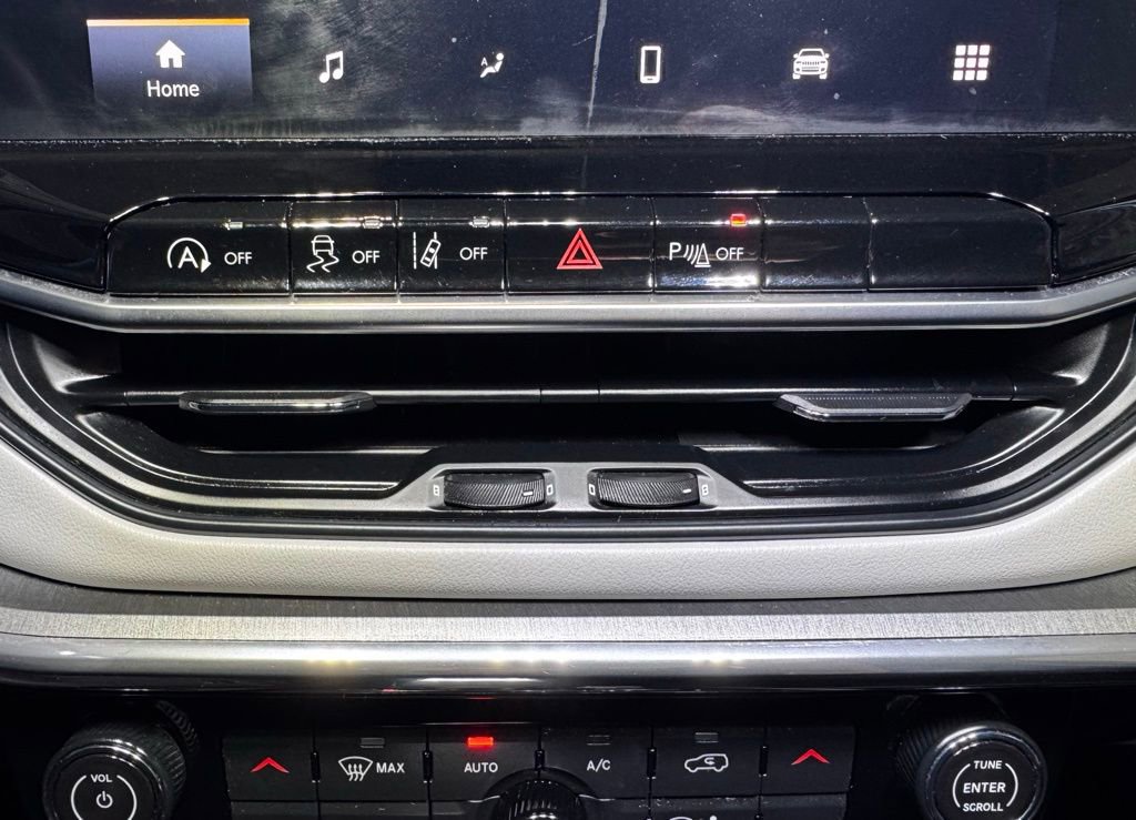 Used 2023 Jeep Compass Limited image 32