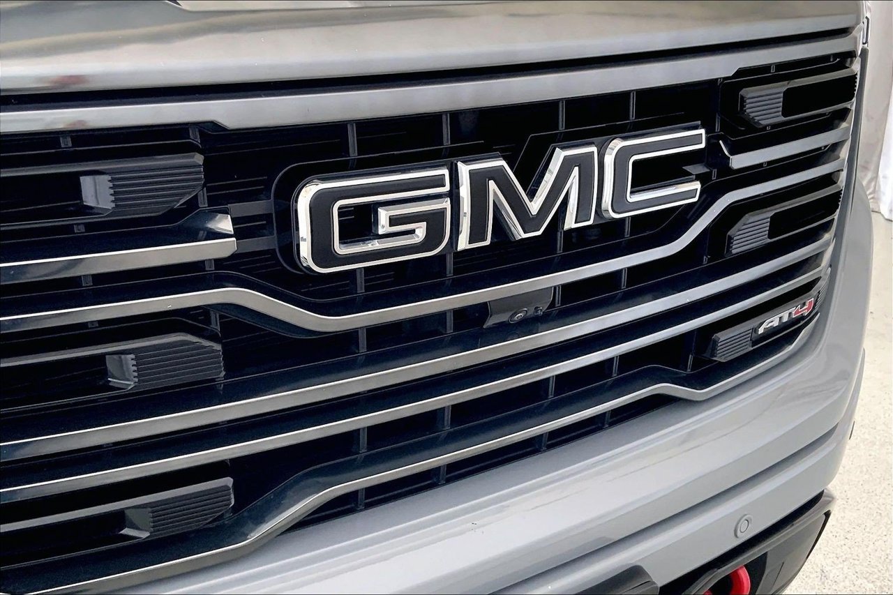 Used 2024 GMC Sierra 1500 AT4 w/ Technology Package AWD/4WD image 30