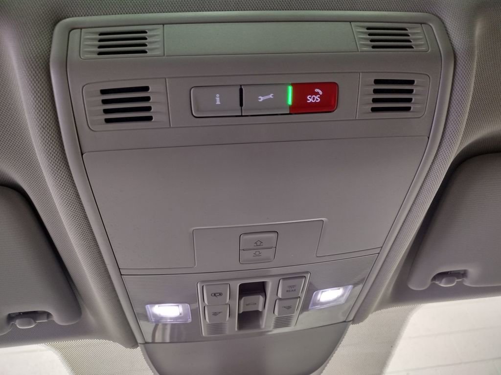 Certified 2023 Volkswagen Taos SE w/ Panoramic Sunroof Package image 36