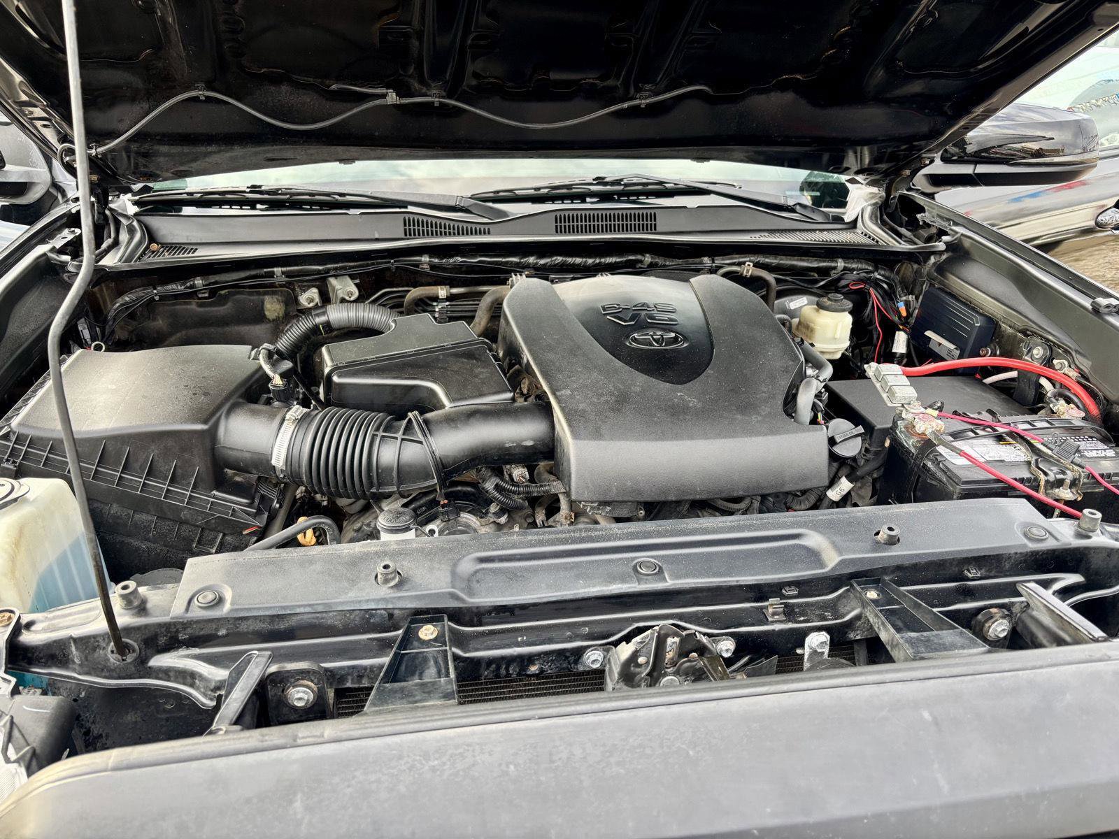 Used 2017 Toyota Tacoma Limited w/ Tow Package image 21