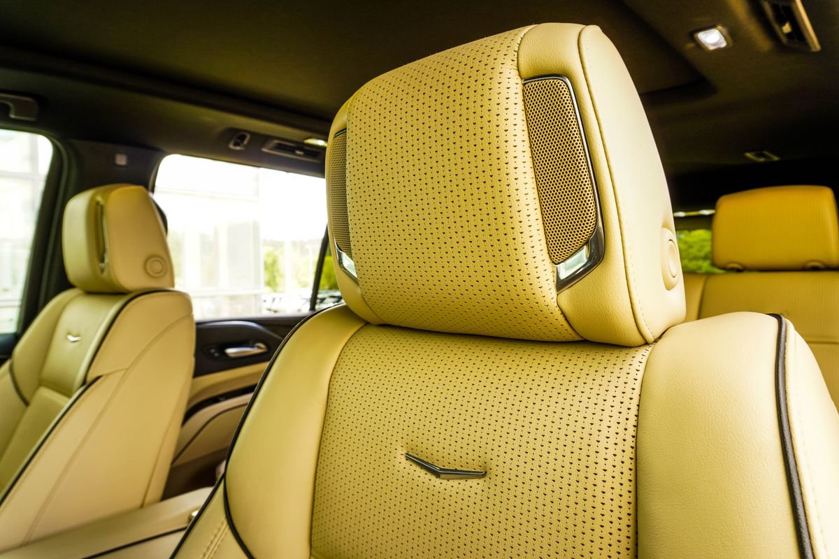 Used 2022 Cadillac Escalade Premium Luxury image 39