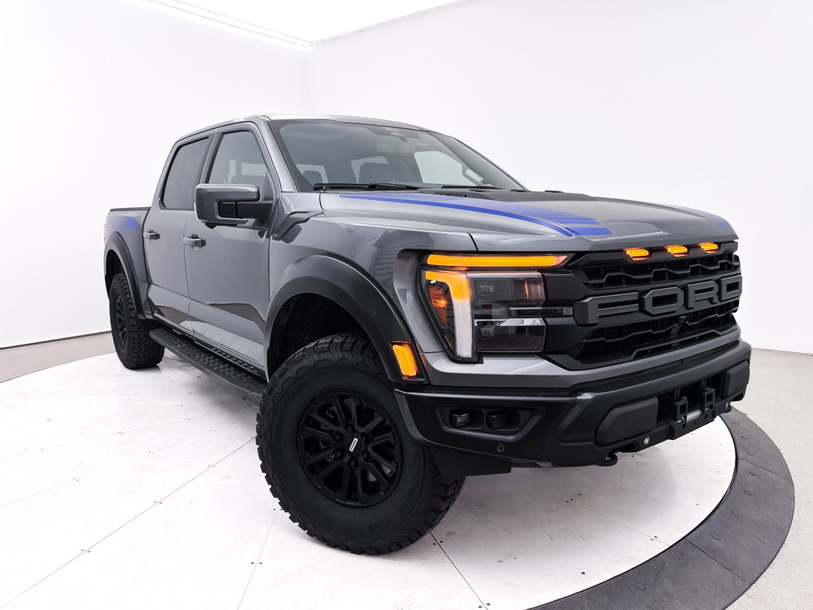 Used 2025 Ford F150 Raptor image 1