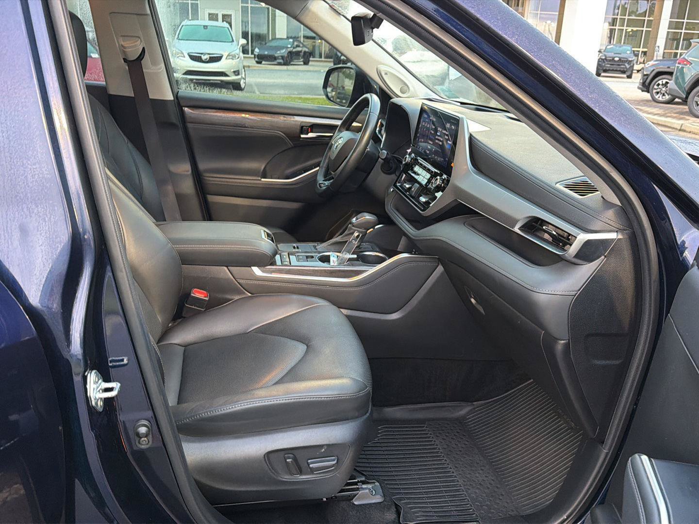 Used 2022 Toyota Highlander Platinum FWD image 15